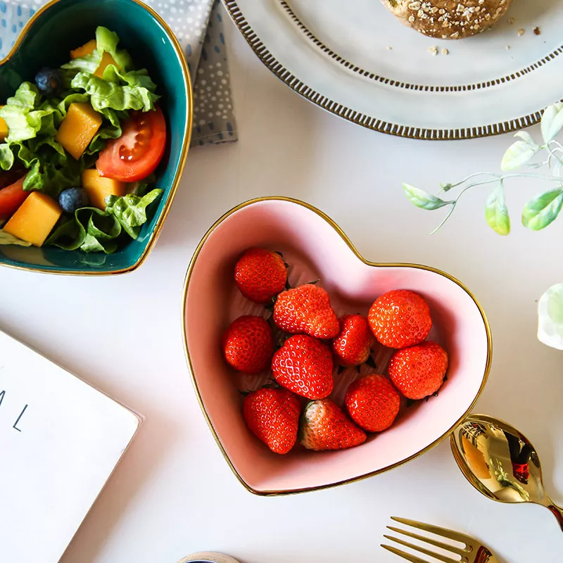 Heart-Shaped Ceramic Bowl for Fruit, Pasta, Salad, and Desserts - Image 3