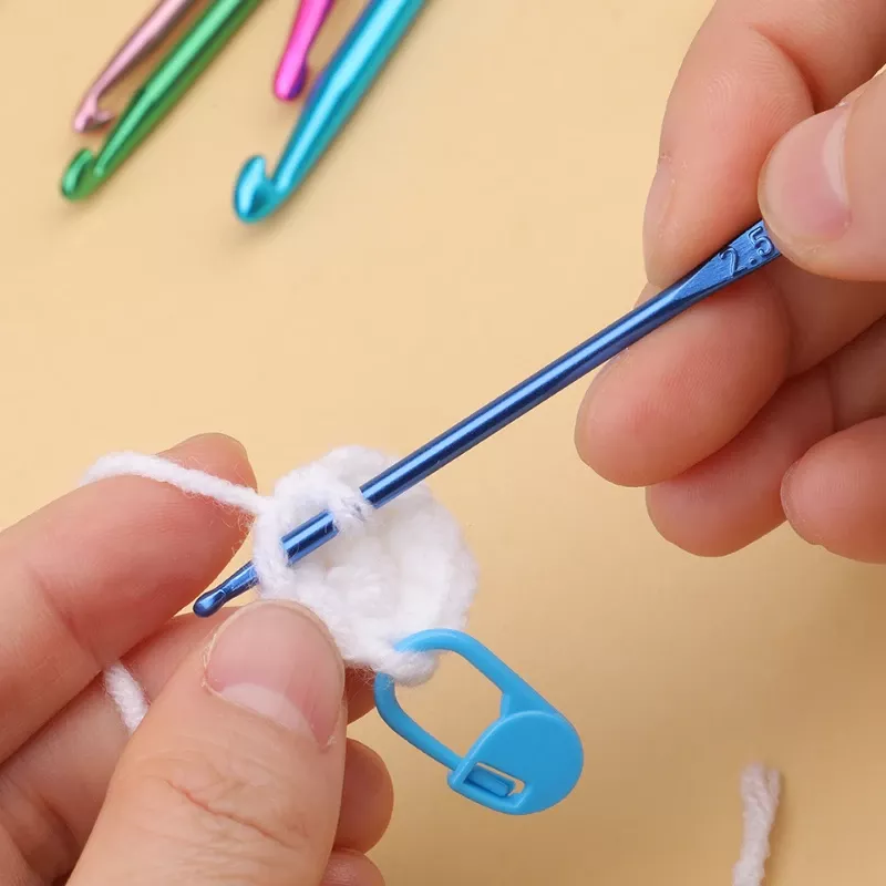 Beginner’s Crochet Kit with Ergonomic Hooks and Storage Case - Image 5