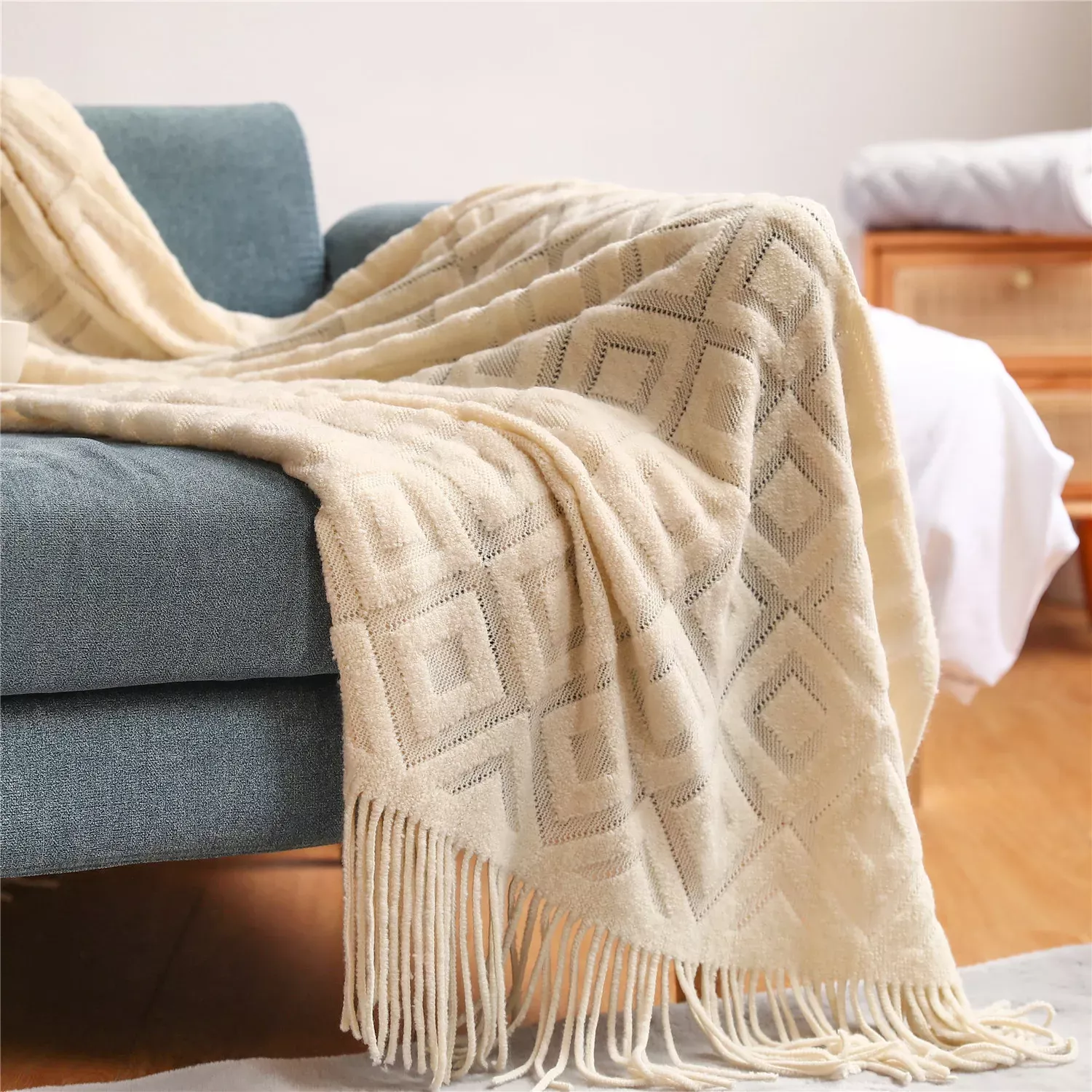 Luxurious Diamond-Shaped Cashmere Feel Knitted Blanket – Thickened Winter Comfort with Tassels - Image 6