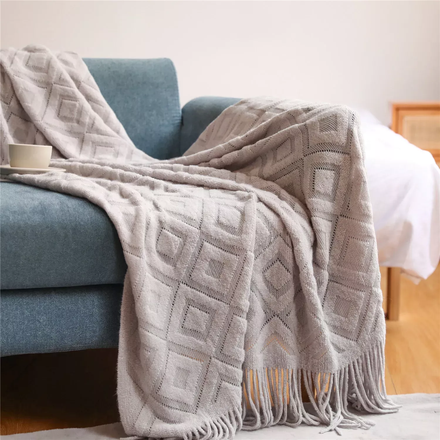 Luxurious Diamond-Shaped Cashmere Feel Knitted Blanket – Thickened Winter Comfort with Tassels - Image 7