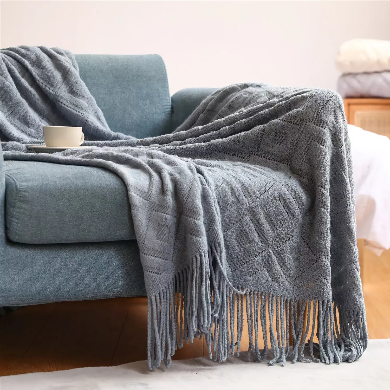 Luxurious Diamond-Shaped Cashmere Feel Knitted Blanket – Thickened Winter Comfort with Tassels - Image 4