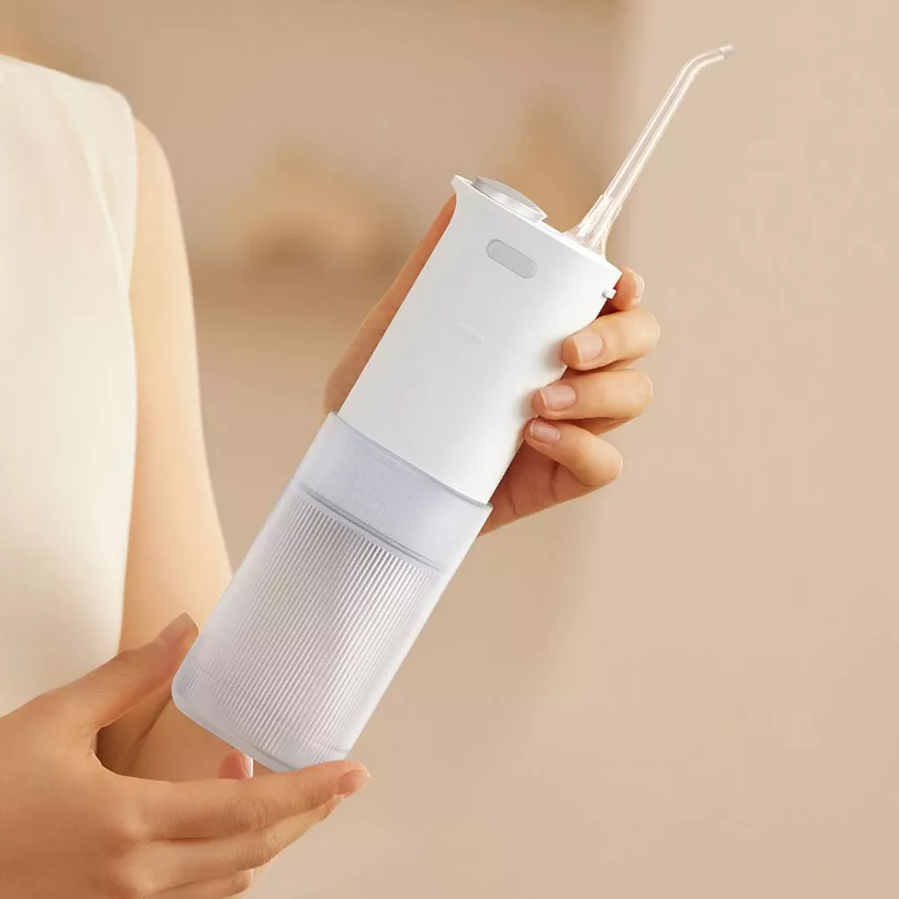 Portable Oral Irrigator with 4 Modes, 200mL Tank & Retractable Design - Image 2