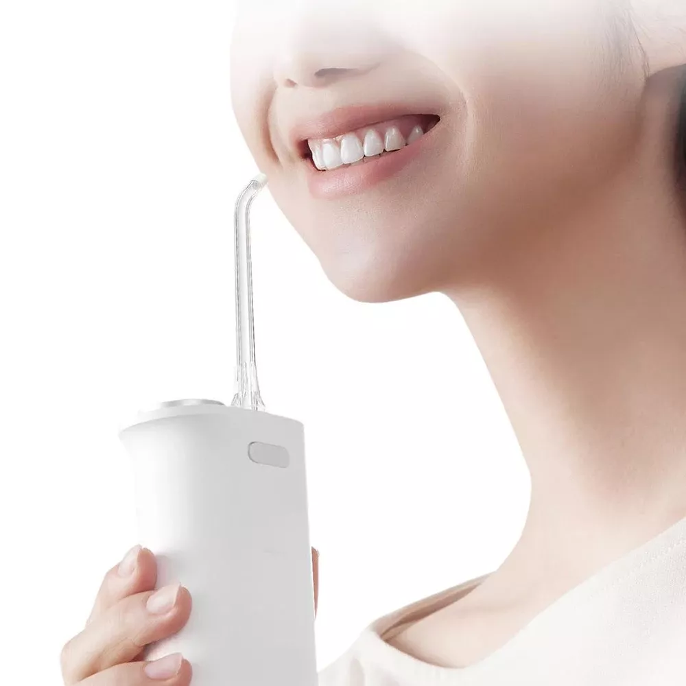 Portable Oral Irrigator with 4 Modes, 200mL Tank & Retractable Design - Image 4