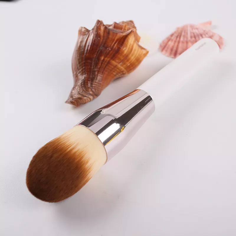 Soft Synthetic Makeup Powder and Foundation Brush - Image 4