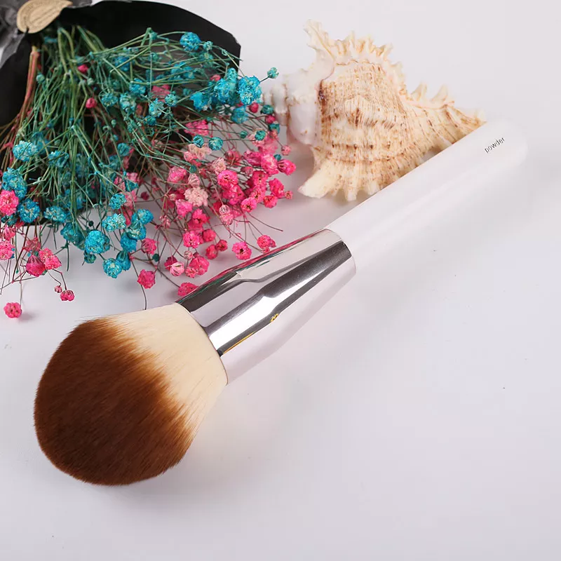 Soft Synthetic Makeup Powder and Foundation Brush - Image 2