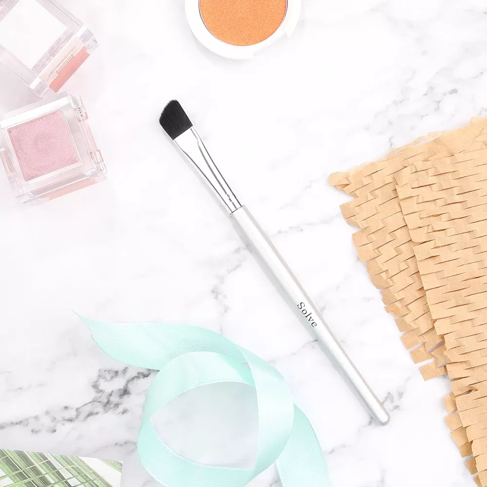 Slanted Contour & Blush Makeup Brush - Image 7