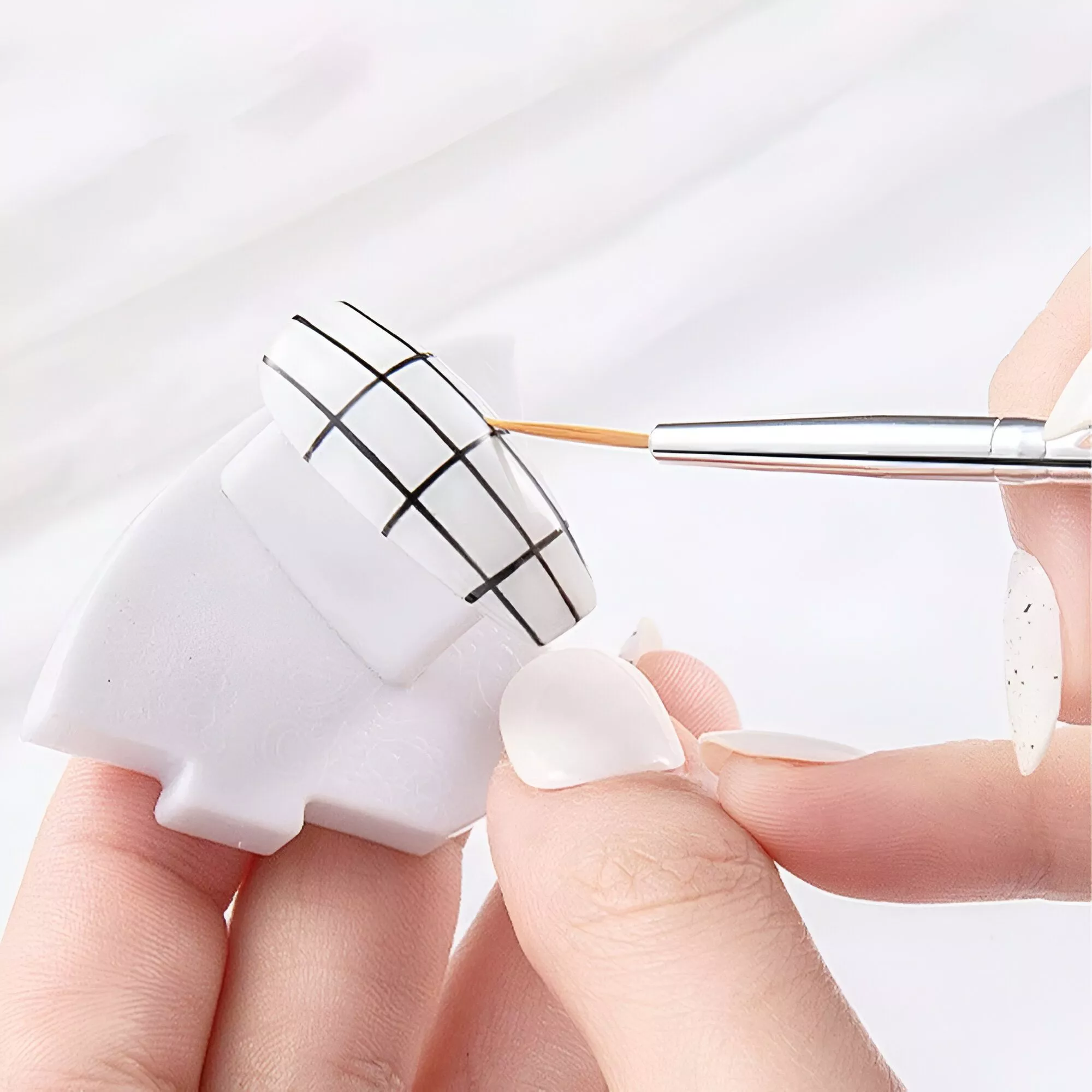 Ultra-Thin Aurora Nail Art Brushes Set – 8 Professional Nail Art Tools for Gradient & Detailed Designs - Image 4