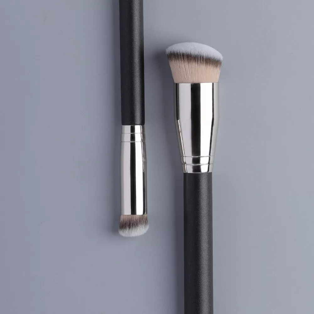 Small Angled Full Coverage Concealer Makeup Brush - Image 5