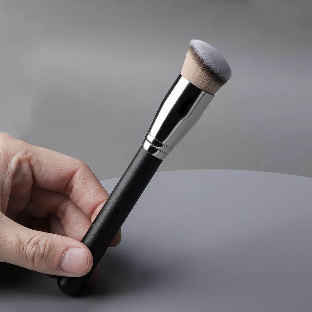 Small Angled Full Coverage Concealer Makeup Brush - Image 2