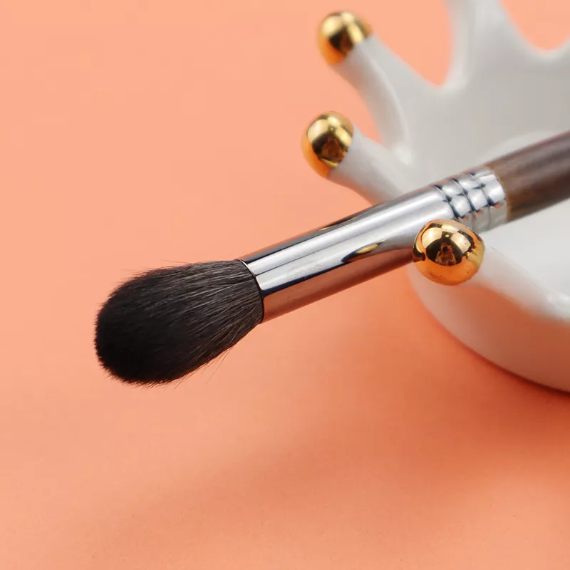 Large Goat Hair Dome Shape Makeup Brush - Image 4