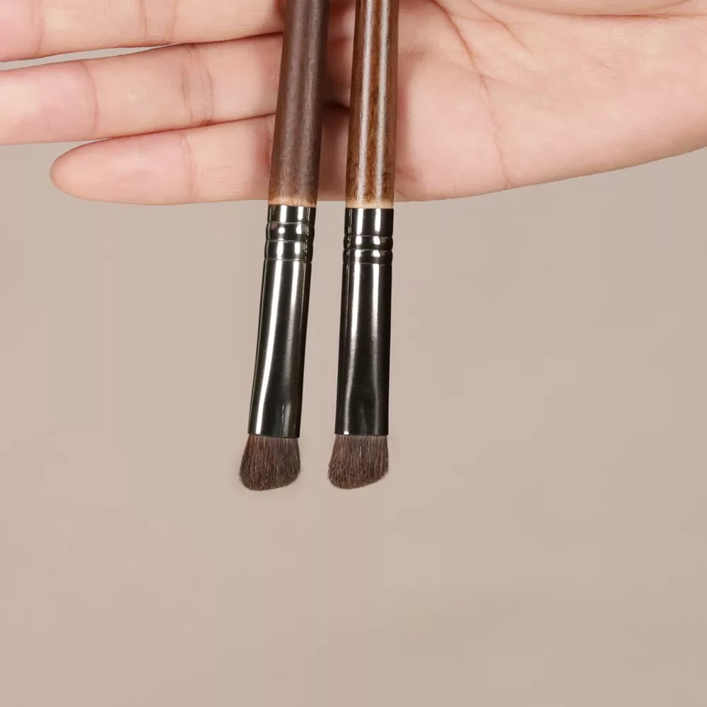 Medium Angled Shading Makeup Brush for Eye Shadow Blending & Contouring - Image 4
