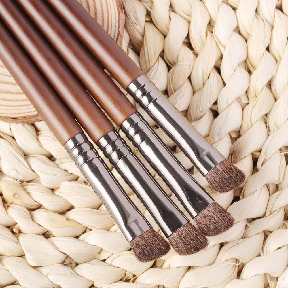 Medium Angled Shading Makeup Brush for Eye Shadow Blending & Contouring - Image 3