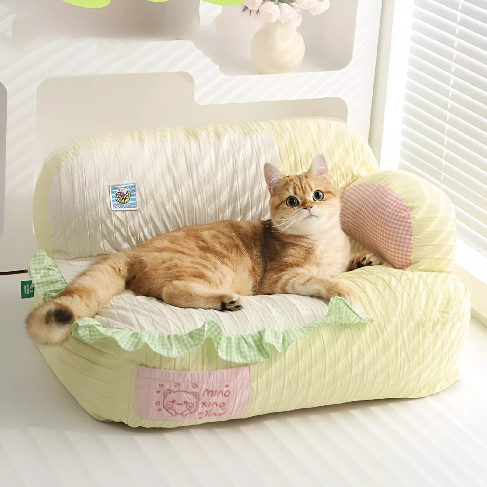 All-Season Plush Cat Bed with Comfort and Security - Image 2